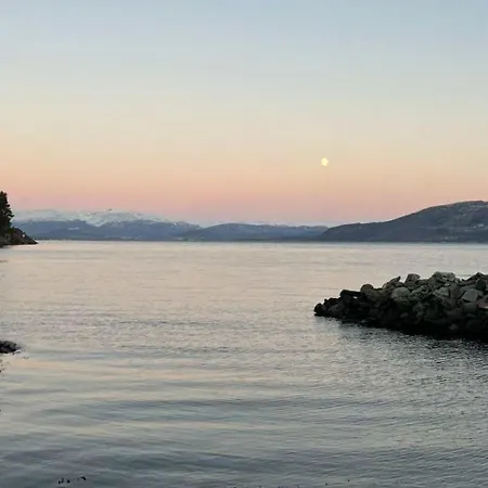 With Private Pier By The Sea At Tittelsnes * Valevåg